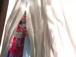 خدمتکار جوان با یک پیرمرد فیلم های سگسی جدید در ازای پرداخت رابطه جنسی برقرار می کند