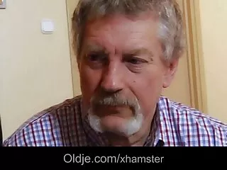 پدر جامد پسر کثیف خود را به دلیل رفتار بدش با یک دیک دانلود فیلم های سکسی جدید مجازات کرد