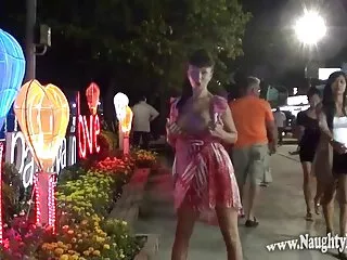یک مرد سفید پوست وحشی زن سیاه پوست برهنه فیلم های جدید سکسی 2018 را سرگرم می کند
